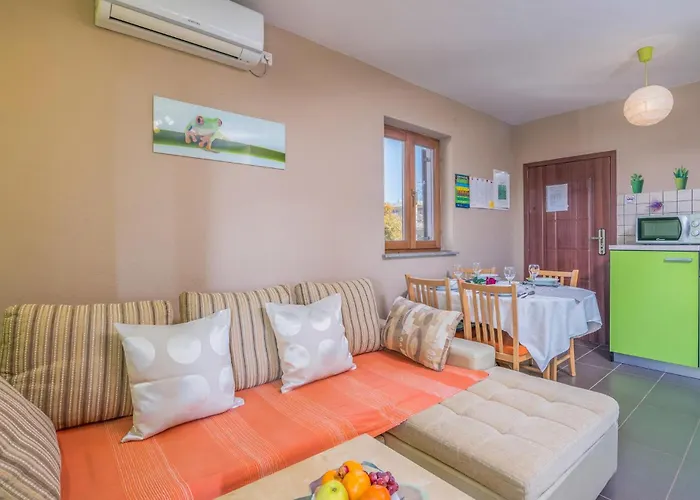 2 Bedroom Gorgeous In Njivice