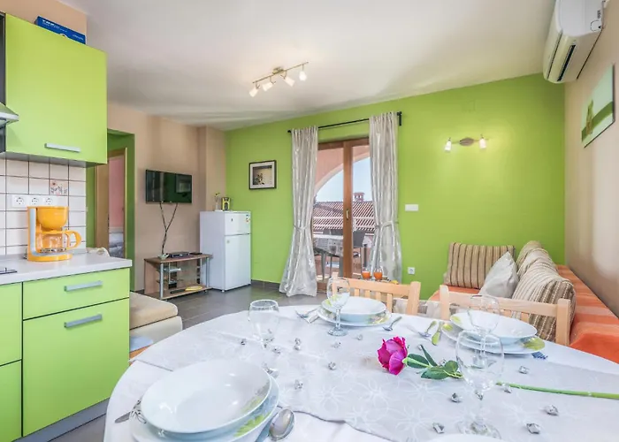 Apartment 2 Bedroom Gorgeous In *