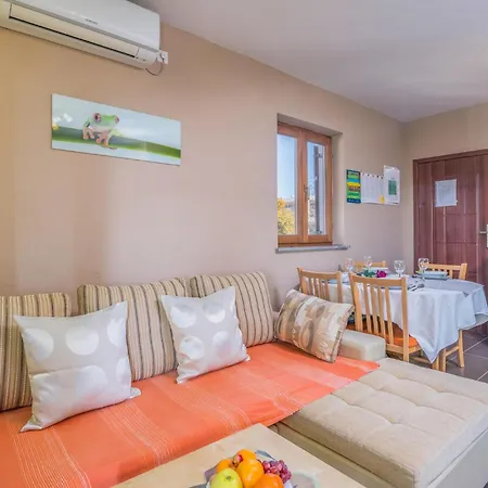 2 Bedroom Gorgeous In Njivice
