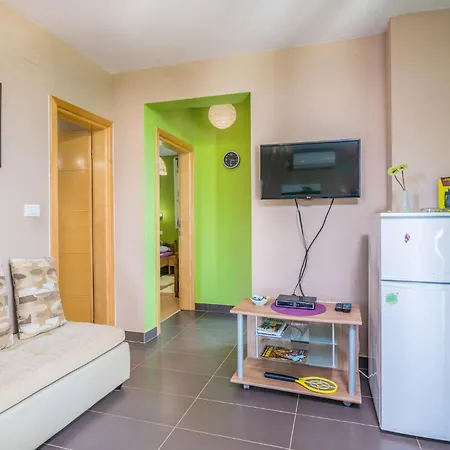2 Bedroom Gorgeous In Njivice
