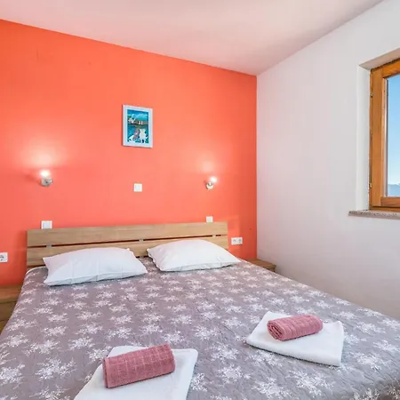 2 Bedroom Gorgeous In Njivice