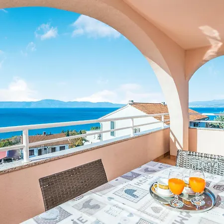 2 Bedroom Gorgeous In Njivice