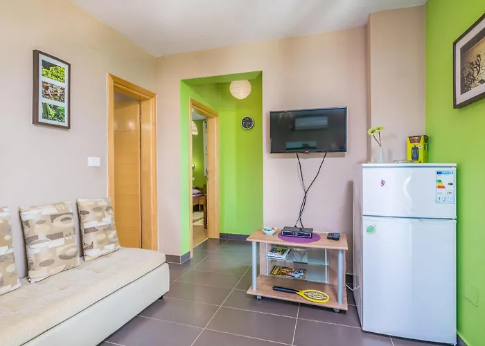 2 Bedroom Gorgeous In Njivice